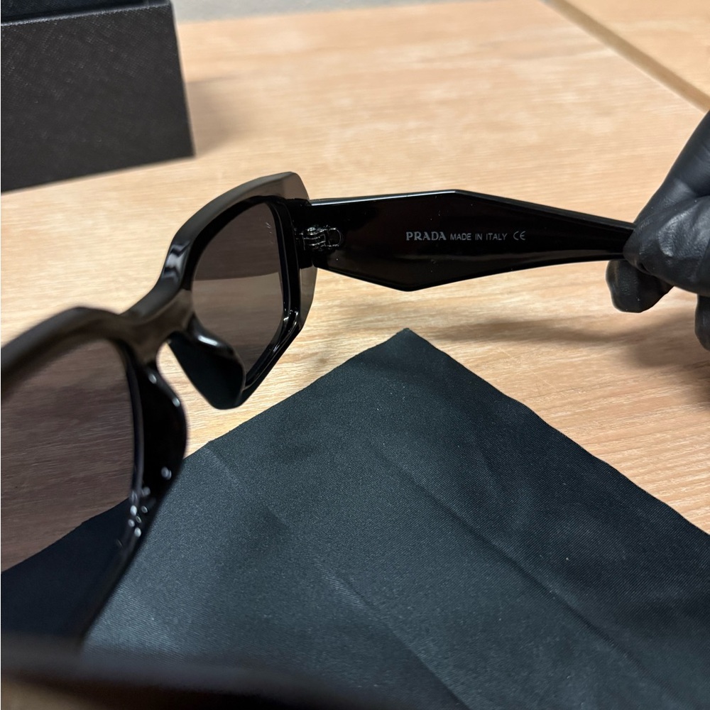 Prada men Black Rectangular Sunglasses new never … - image 5